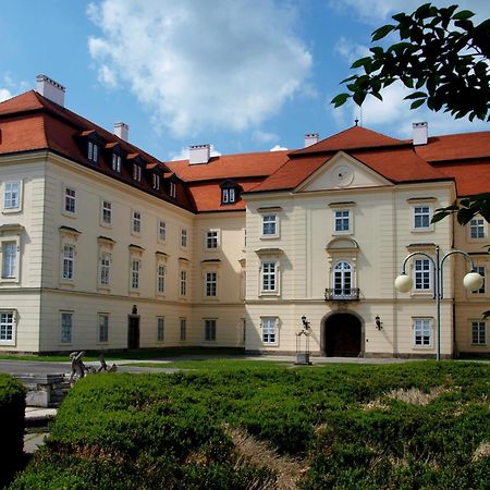 Отель Zamek Napajedla Экстерьер фото