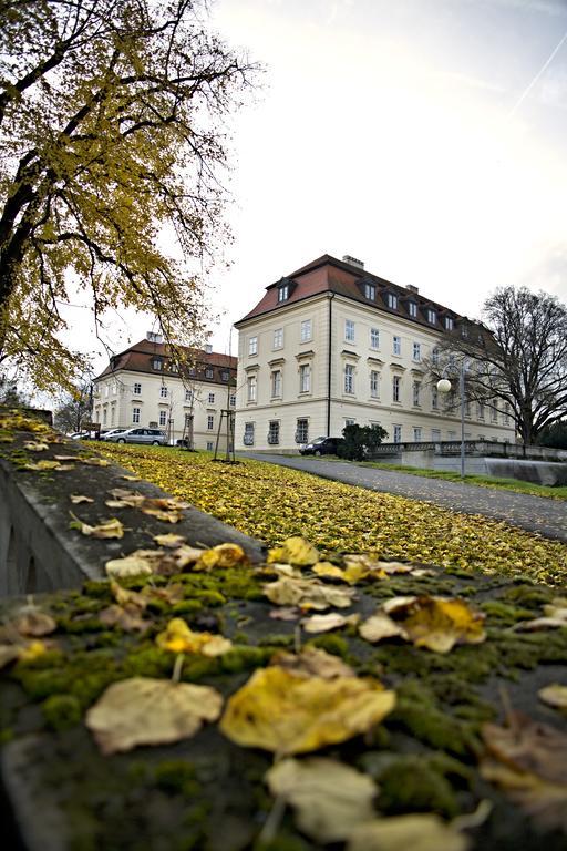 Отель Zamek Napajedla Экстерьер фото